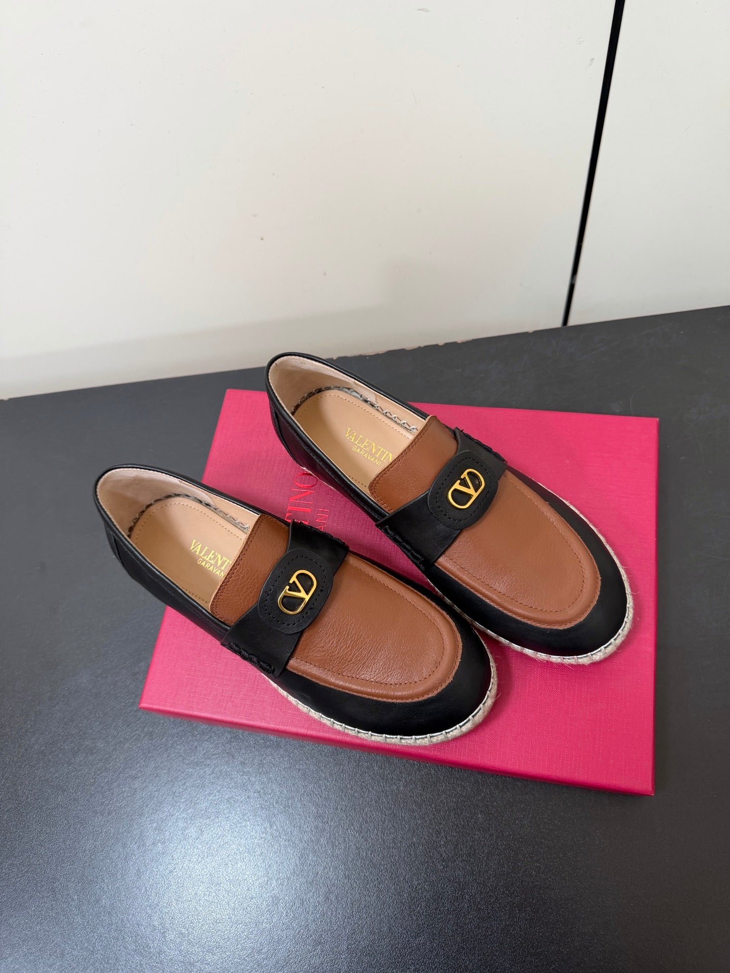 Valen Palm Avenue Loafer Black Brown Raffia Calfskin 619034