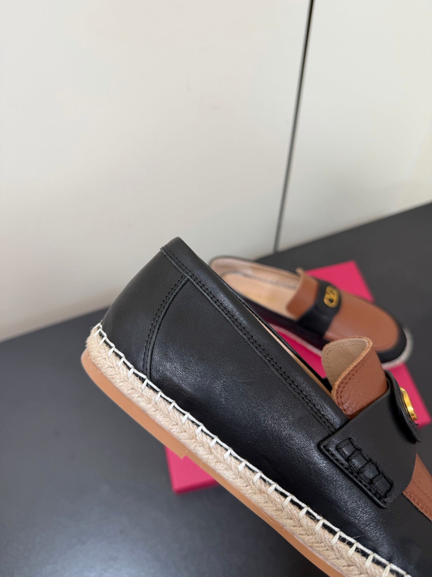 Valen Palm Avenue Loafer Black Brown Raffia Calfskin 619034