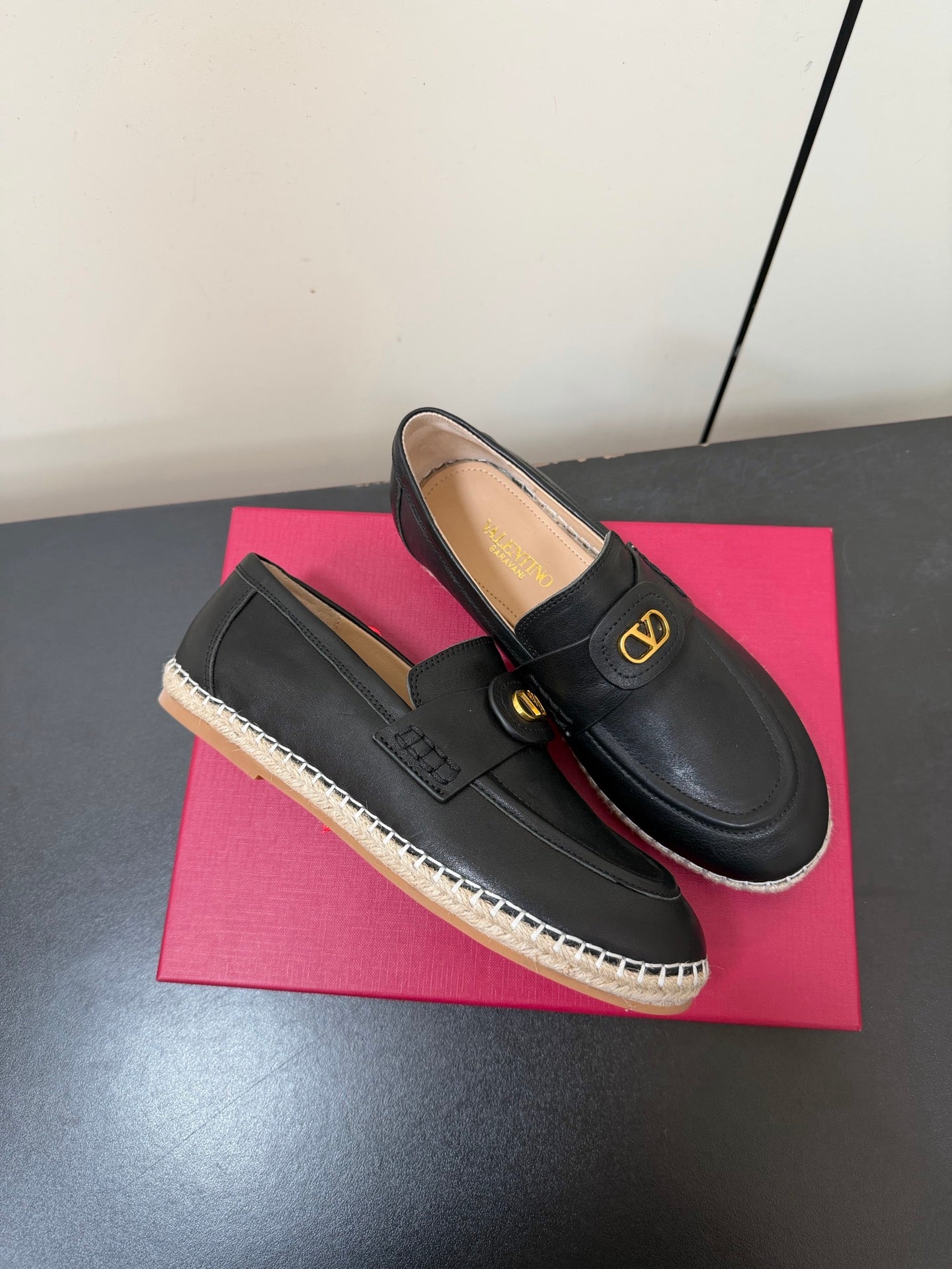 Valen Palm Avenue Loafer Black Raffia Calfskin 619036