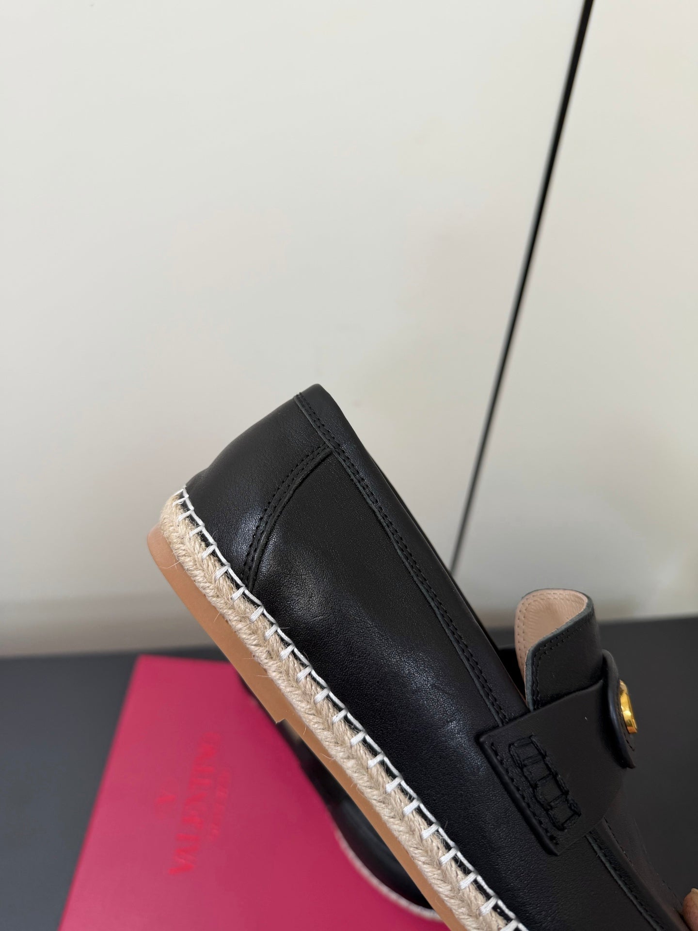 Valen Palm Avenue Loafer Black Raffia Calfskin 619036