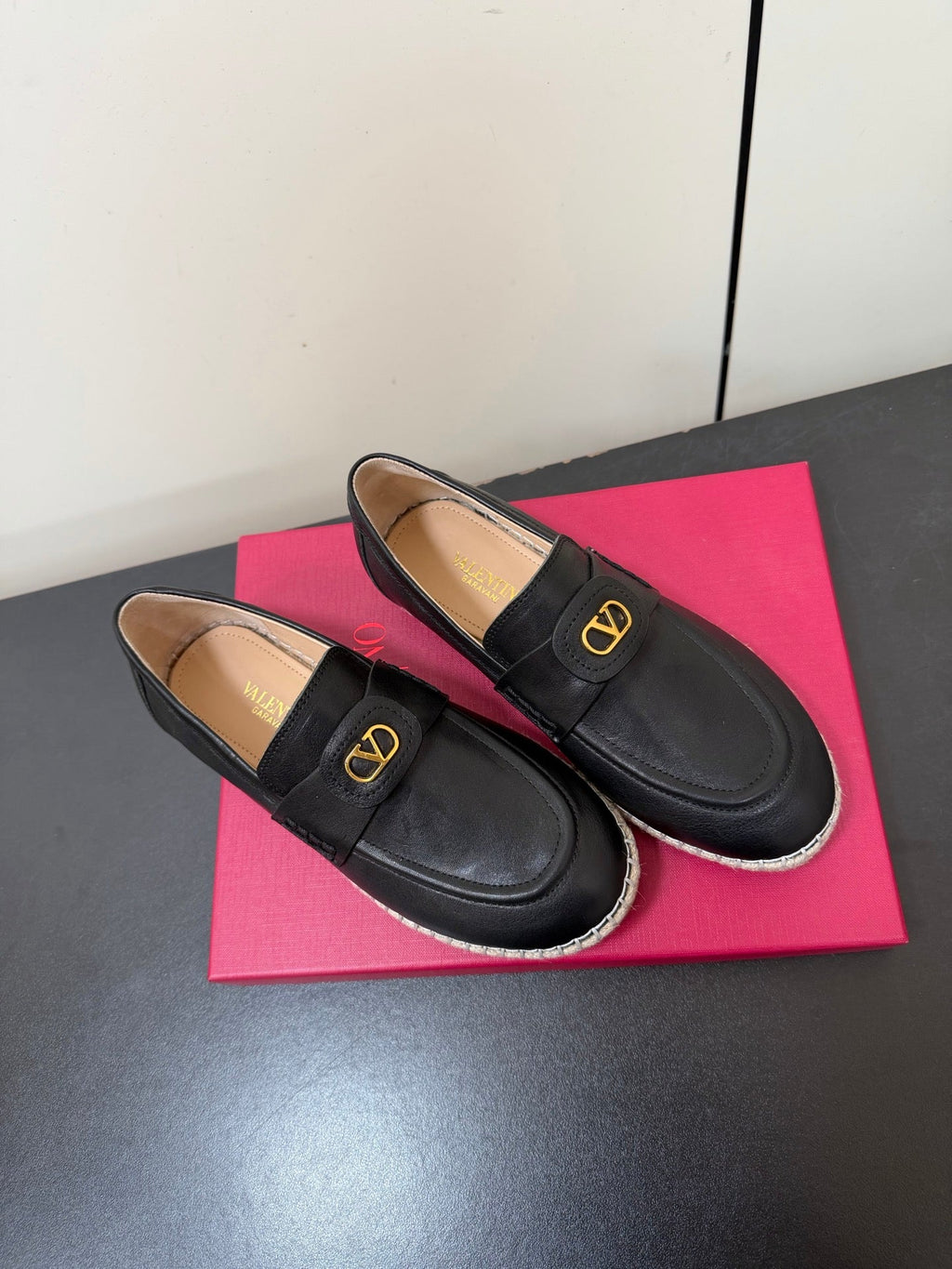 Valen Palm Avenue Loafer Black Raffia Calfskin 619036
