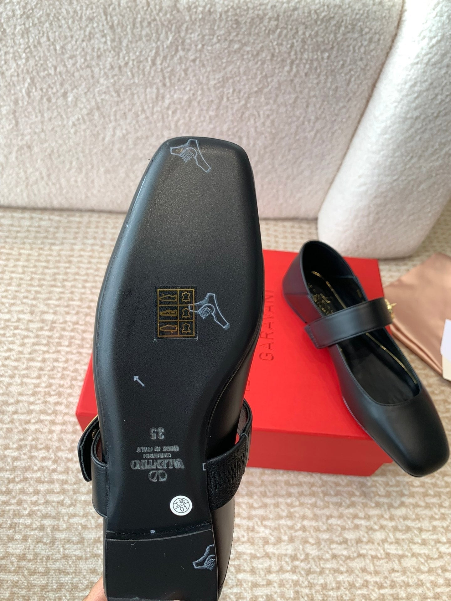 VL Locker Mary-Jane Ballerina In Black Calfskin
