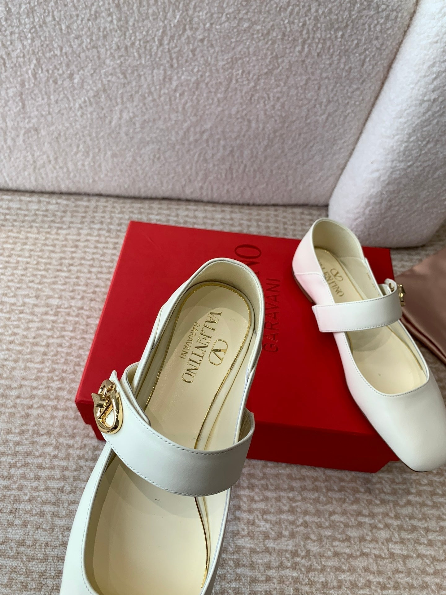 VL Locker Mary-Jane Ballerina In White Calfskin