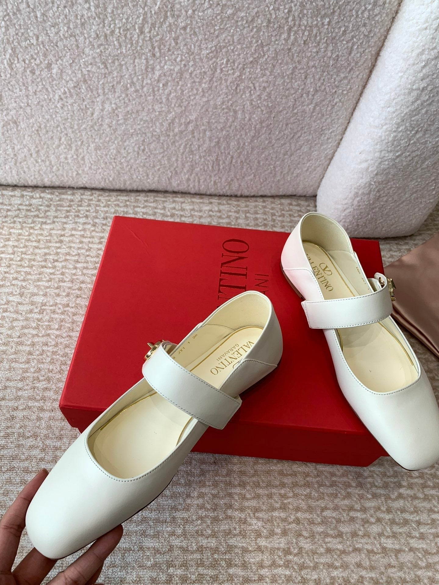 VL Locker Mary-Jane Ballerina In White Calfskin