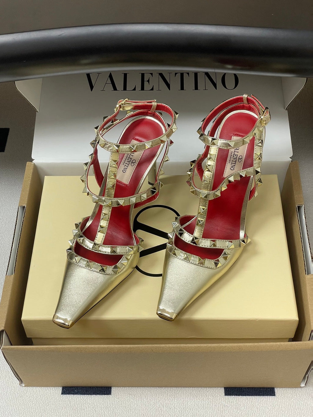 VT Rockstud Kidskin Pump 100mm Gold Sheepskin 835109