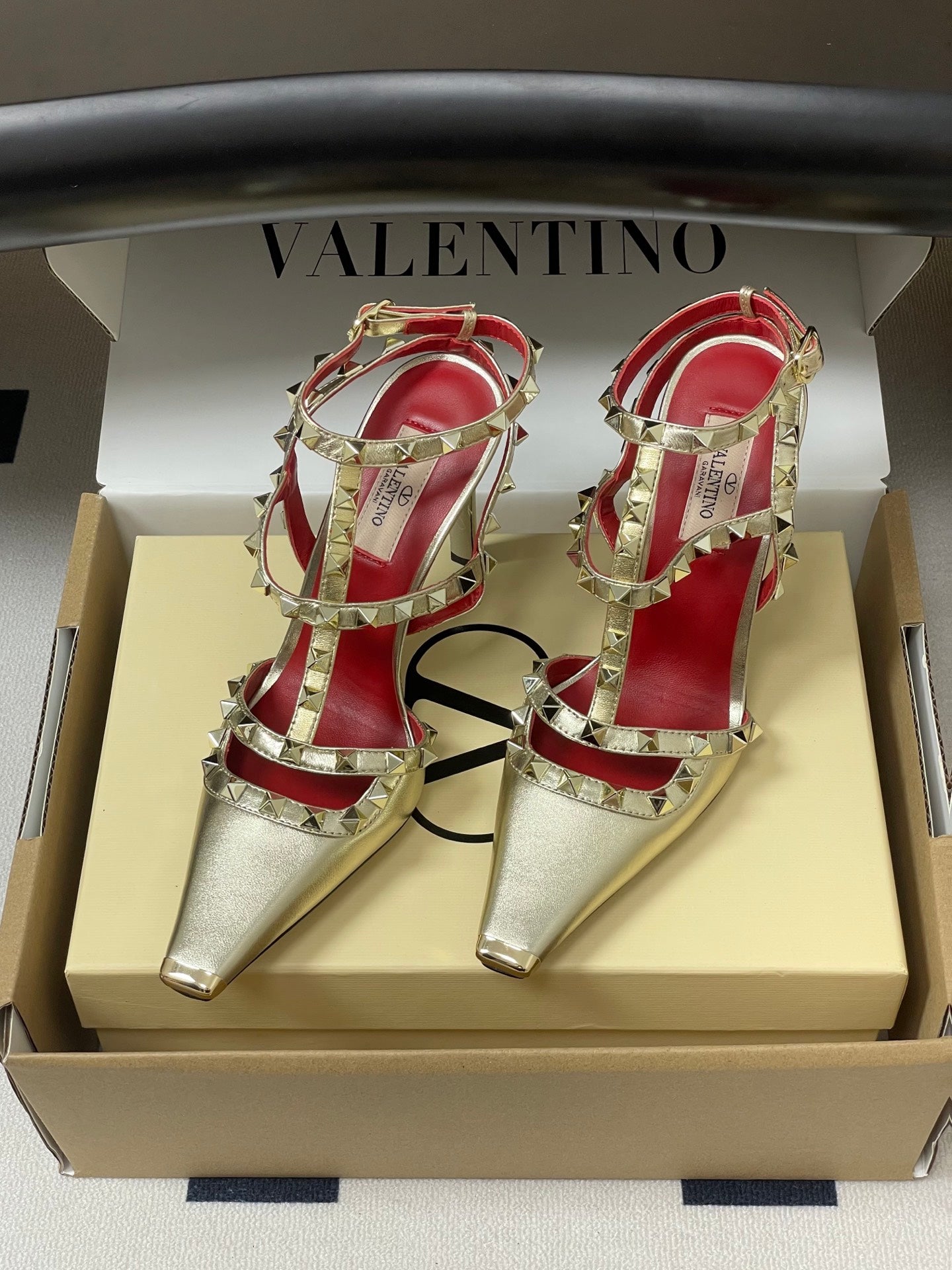 VT Rockstud Kidskin Pump 100mm Gold Sheepskin 835109