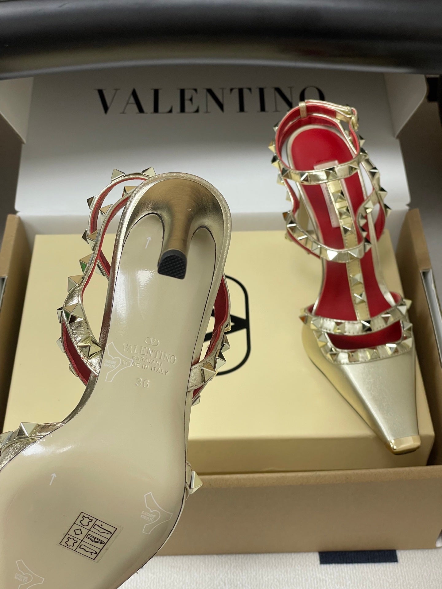 VT Rockstud Kidskin Pump 100mm Gold Sheepskin 835109