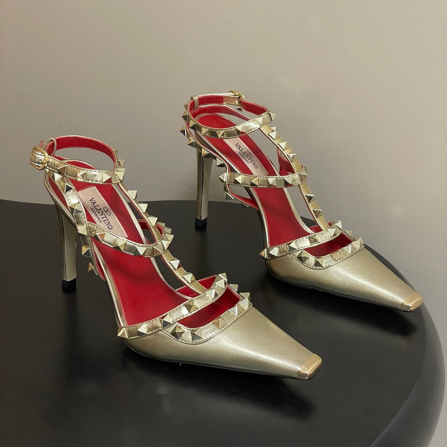 VT Rockstud Kidskin Pump 100mm Gold Sheepskin 835109