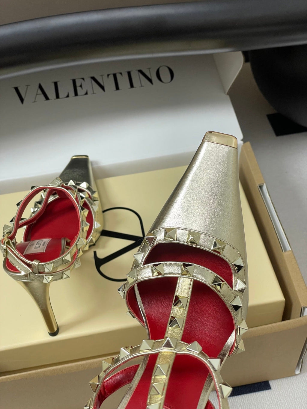 VT Rockstud Kidskin Pump 100mm Gold Sheepskin 835109