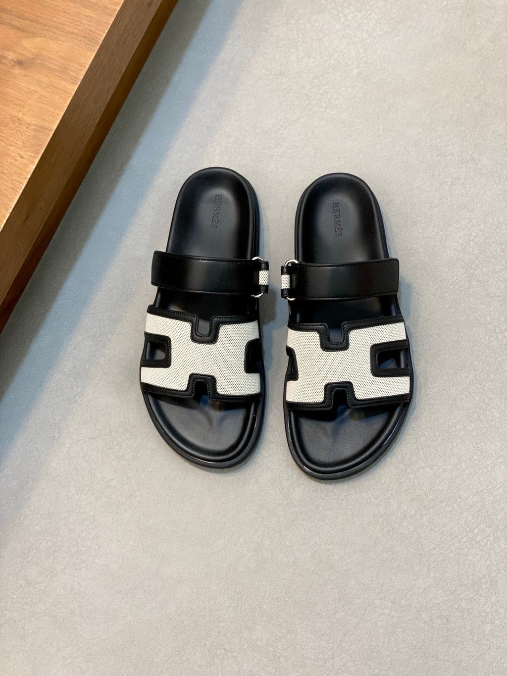 HM Men's Chypre Sandals White Black Cowhide 642697