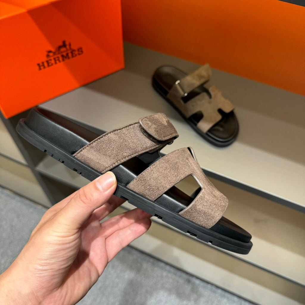 HM CHYPRE SANDAL BROWN SUEDE