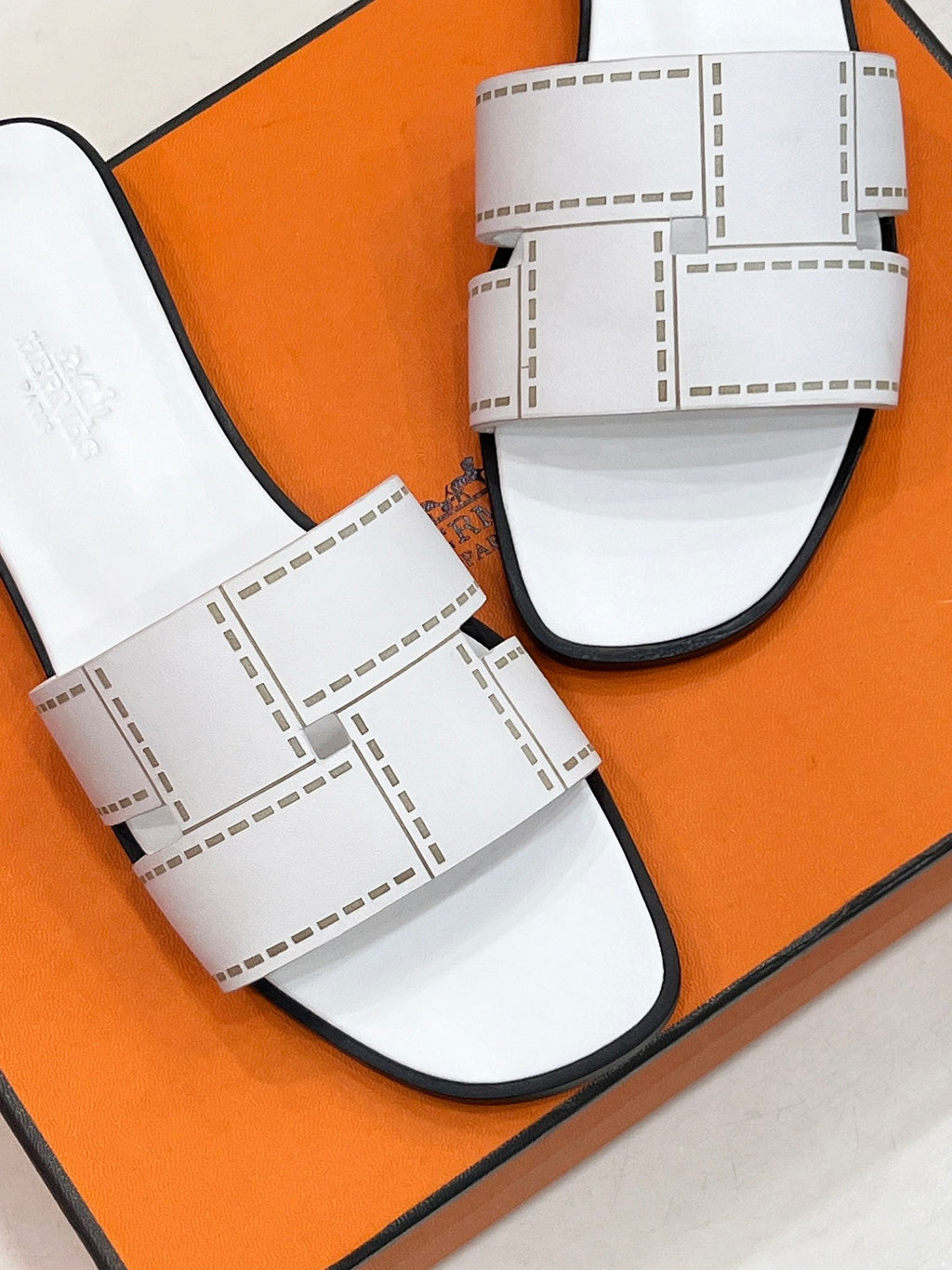HERMES IDIOMA SANDAL IN WHITE CALFSKIN