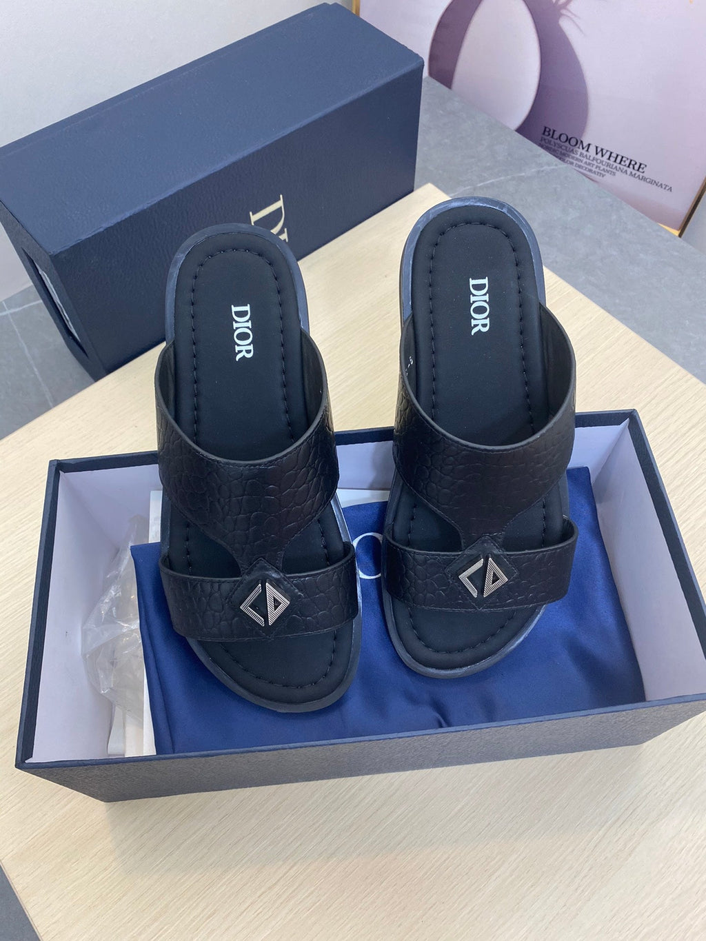 CD ALIDAS CROSS SNAKE MOTIF SANDAL BLACK CALFSKIN