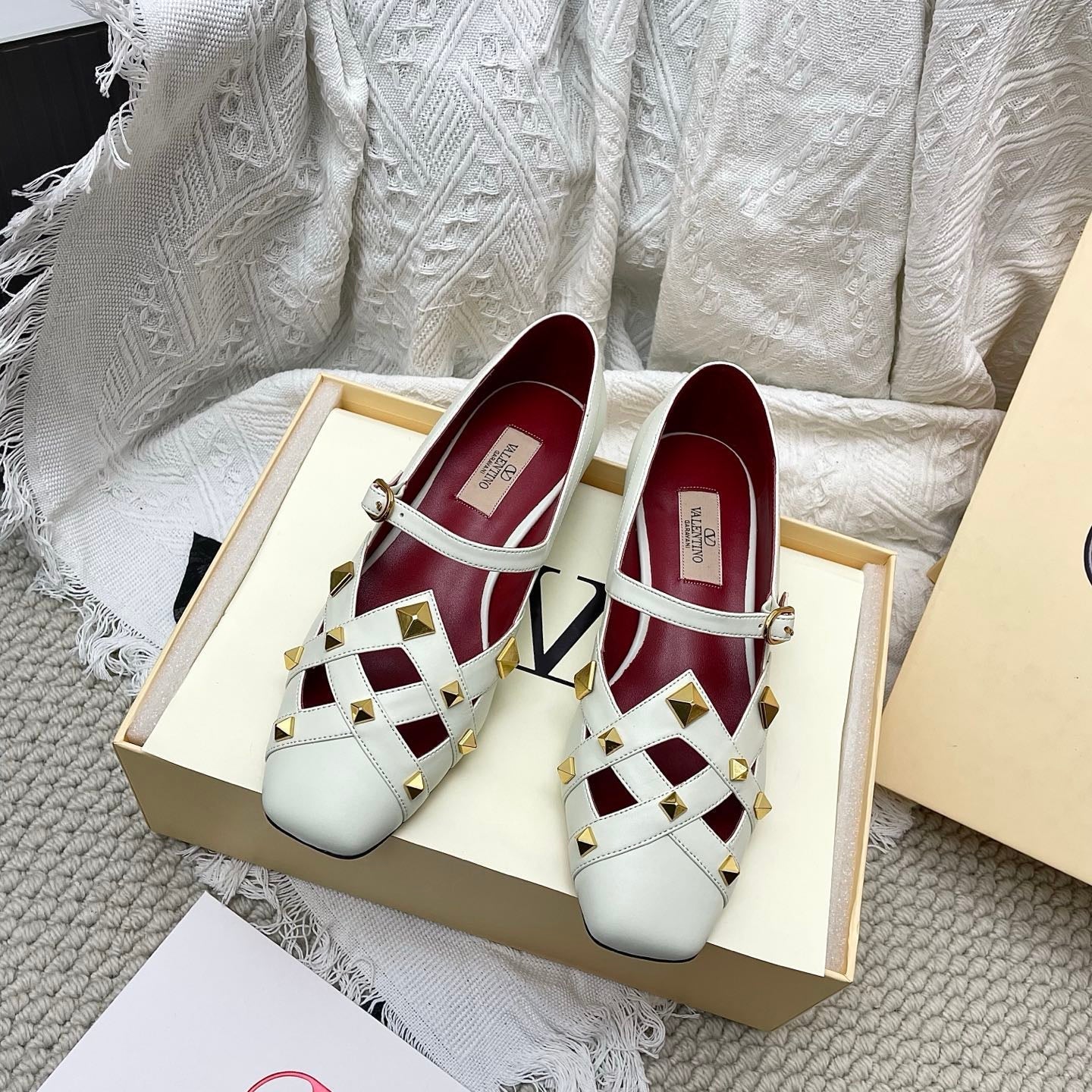 VT 26s Mary Jane Ballet Flats White Burgundy Lambskin 611367