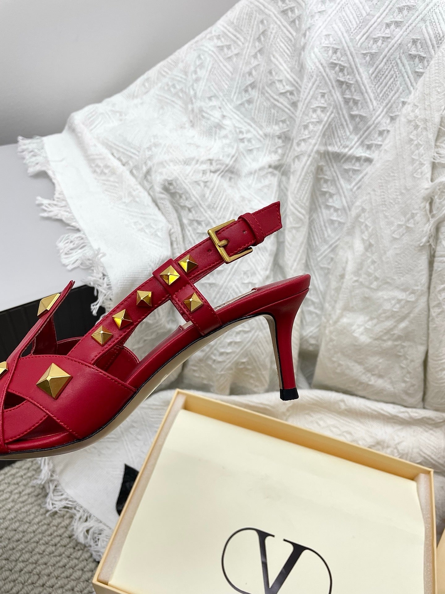 VT Studdy Kidskin Pumps 60mm Red Goatskin 611372