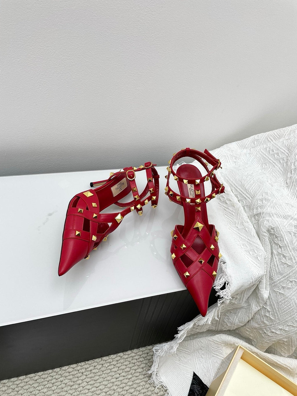VT Studdy Kidskin Pumps 80mm Red Goatskin 611374