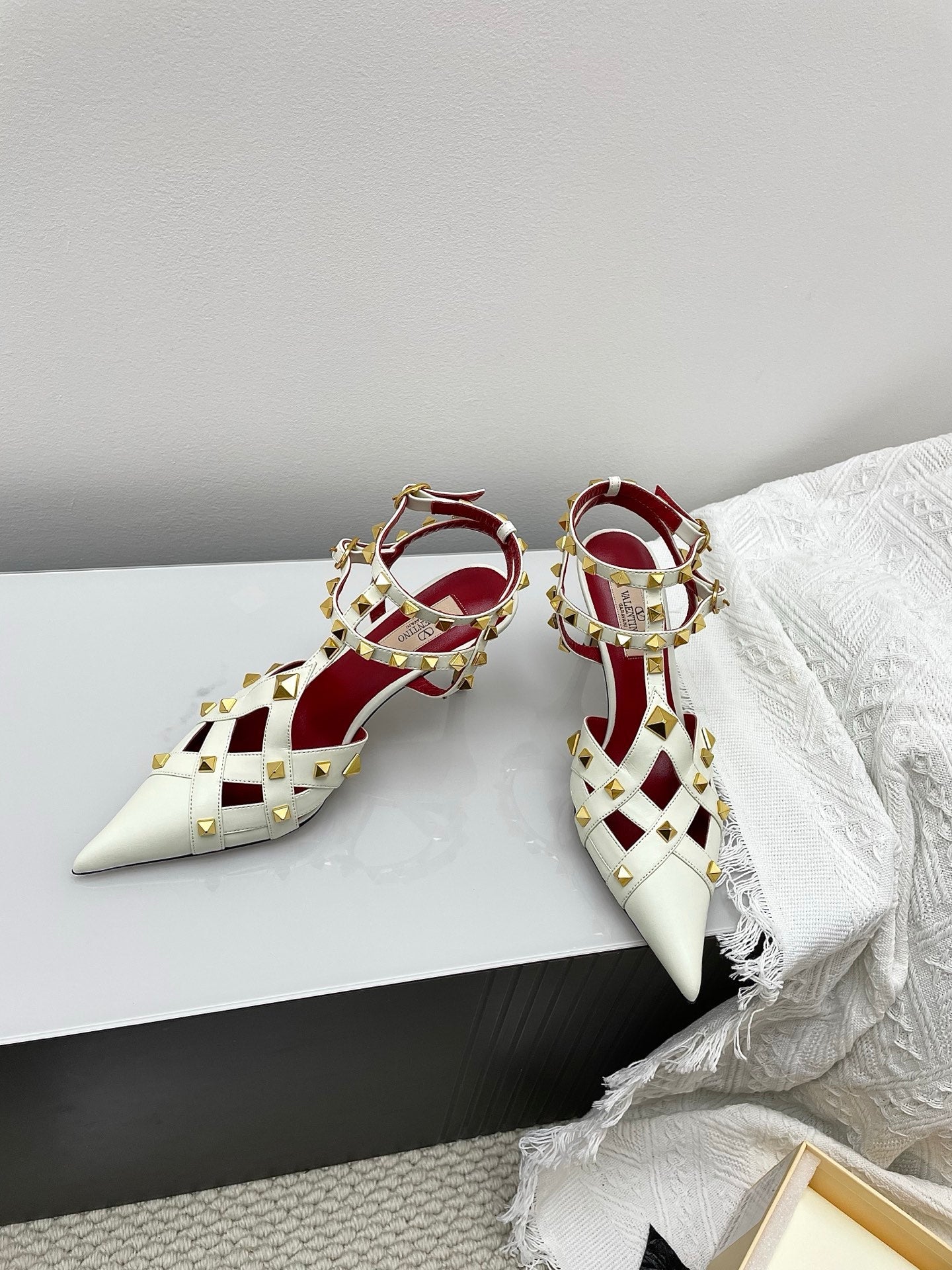 VT Studdy Kidskin Pumps 80mm White Goatskin 611375