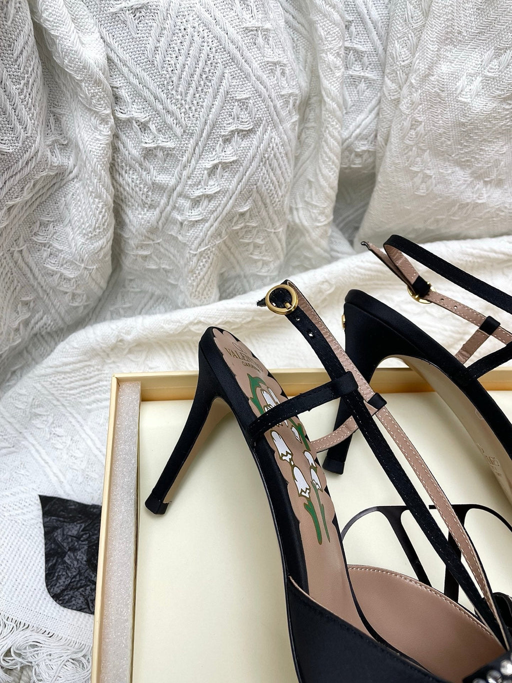 Garavani Bowow 8.0 Embellished Slingback Pumps Black Satin