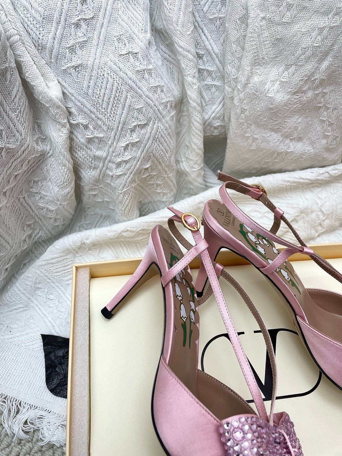 Garavani Bowow 8.0 Embellished Slingback Pumps Pink Satin