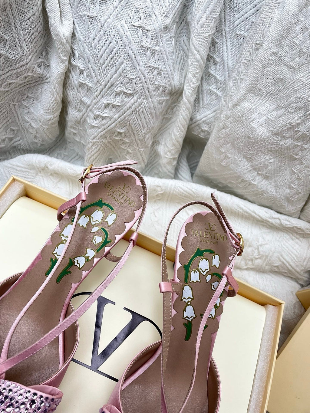 Garavani Bowow 8.0 Embellished Slingback Pumps Pink Satin