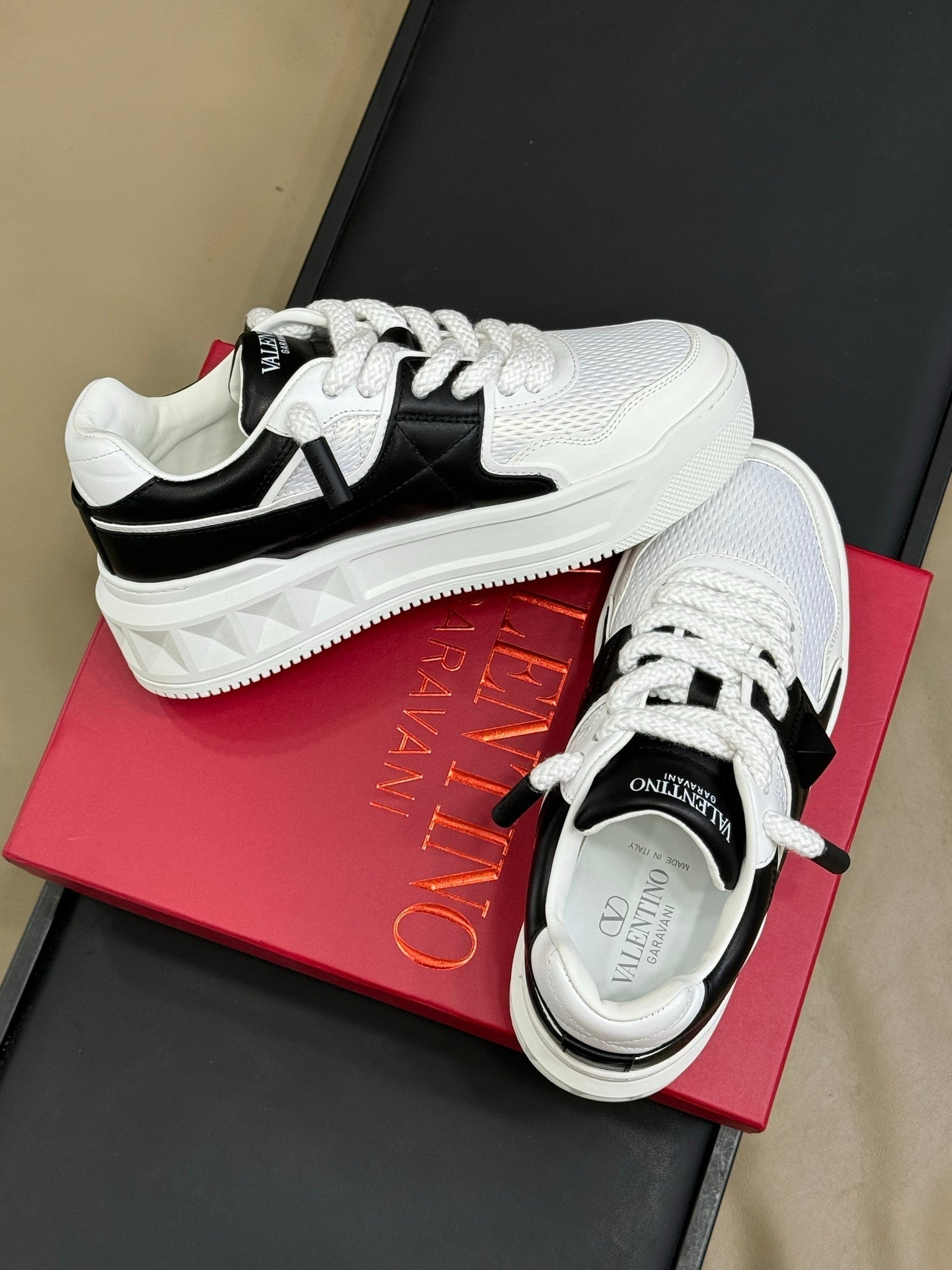 VT 2025 Sneakers White Black Frabic Cowhide 548576