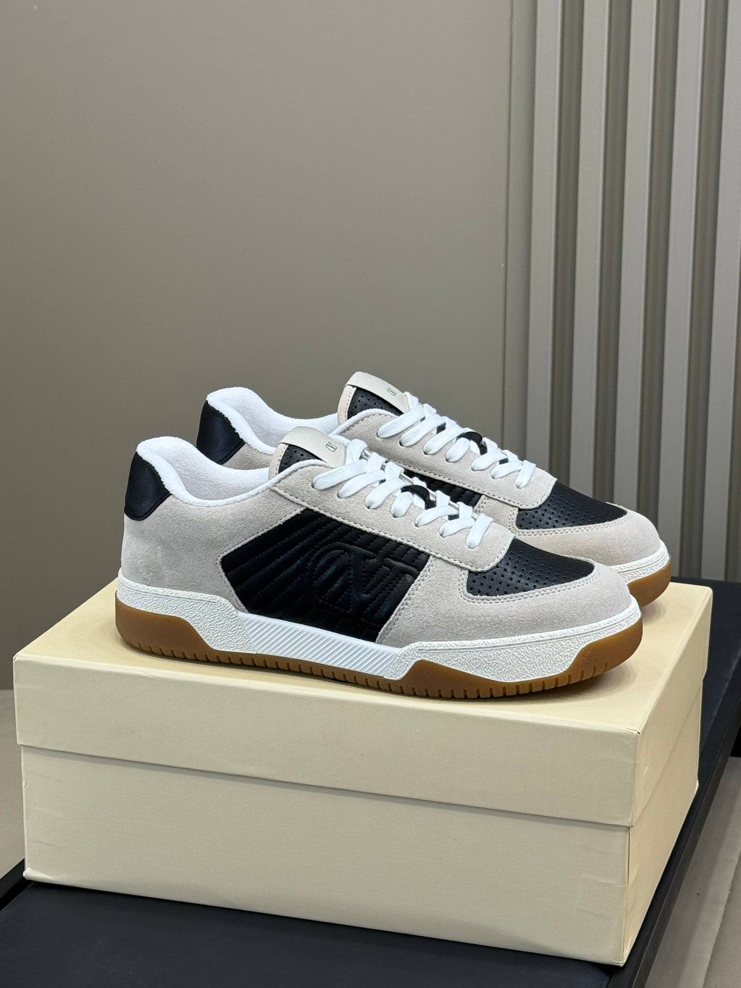 VT 2025 Sneaker Black White Suede Calfskin 548584