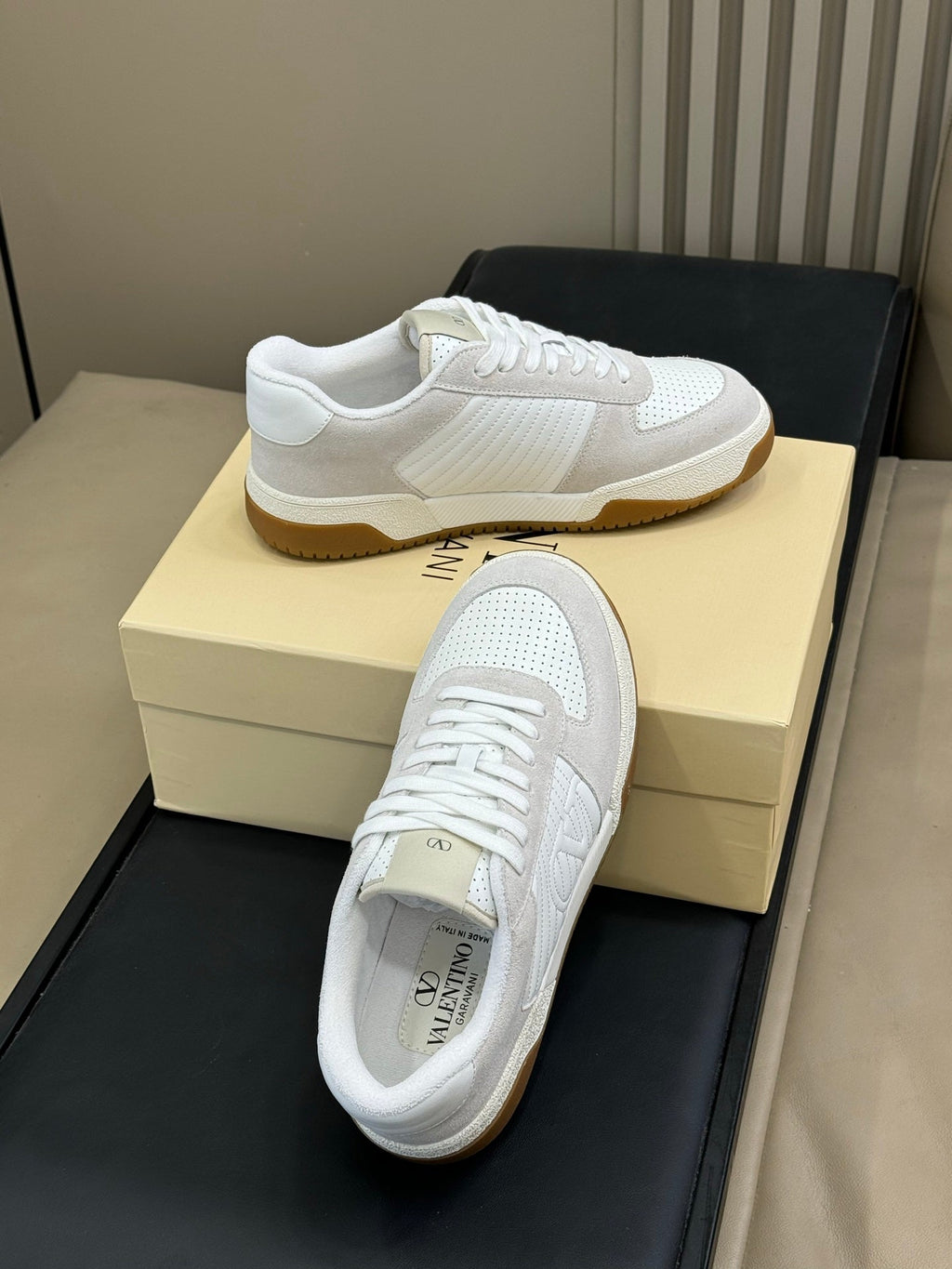 VT 2025 Sneaker White Suede Calfskin 548585