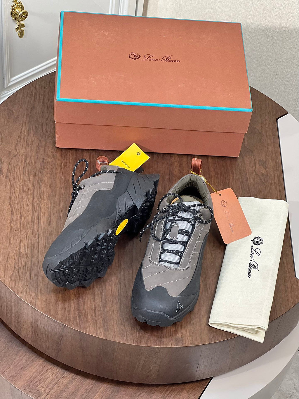 LP KATHARINA SNEAKER LIGHT GRAY AND CHARCOAL SUEDE