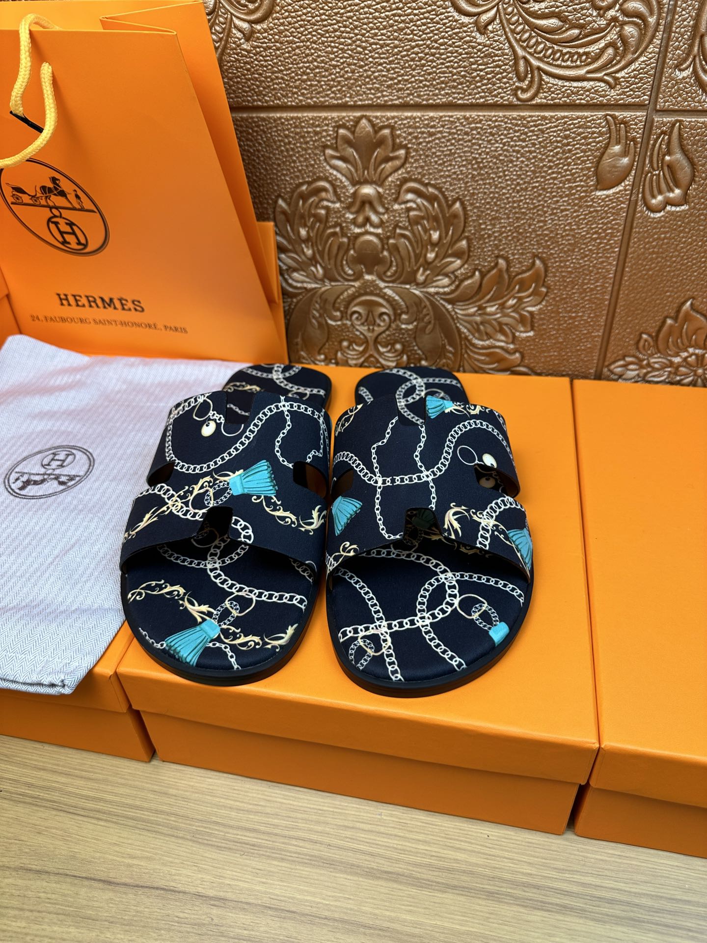 HM IZMIR SANDAL DENIM COLOR SUEDE WITH CHAIN MOTIF