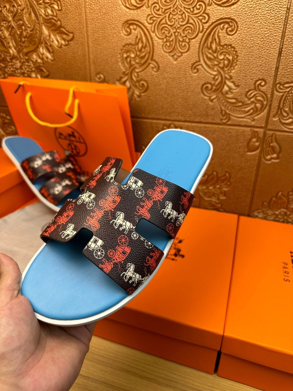 HM IZMIR SANDAL LAPIS AND BLACK CALFSKIN WITH HORSE MOTIF