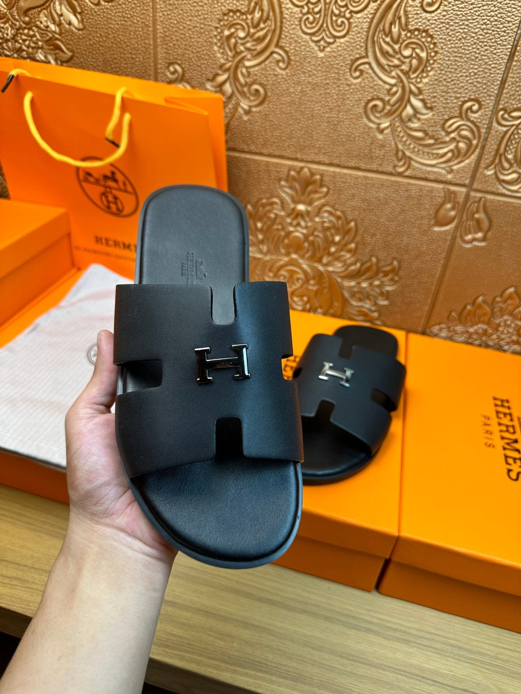 HM IZMIR H-BUCKLE SANDAL BLACK CALFSKIN