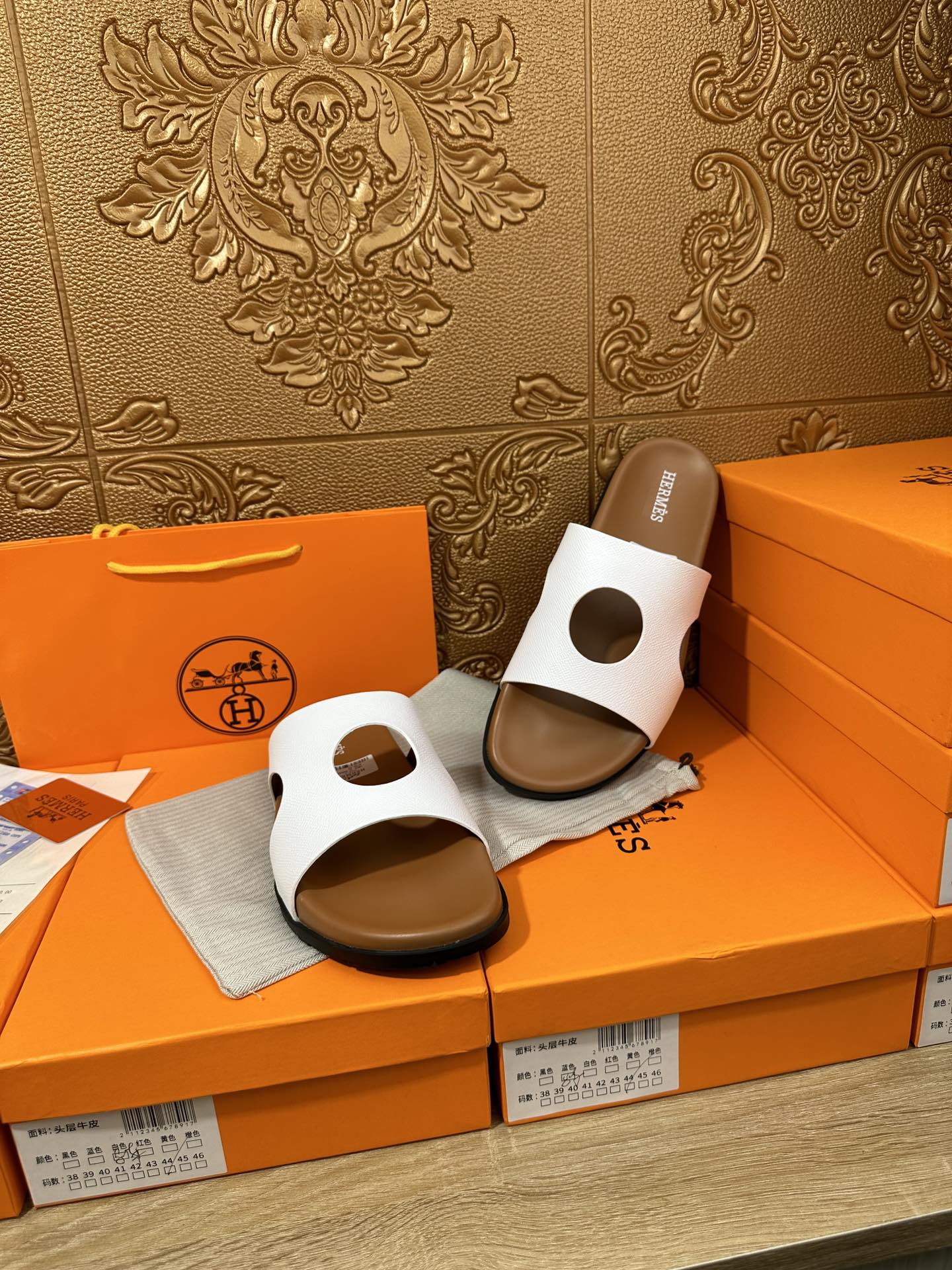 HM CIRCLE CUT SANDAL WHITE AND CARAMEL CALFSKIN