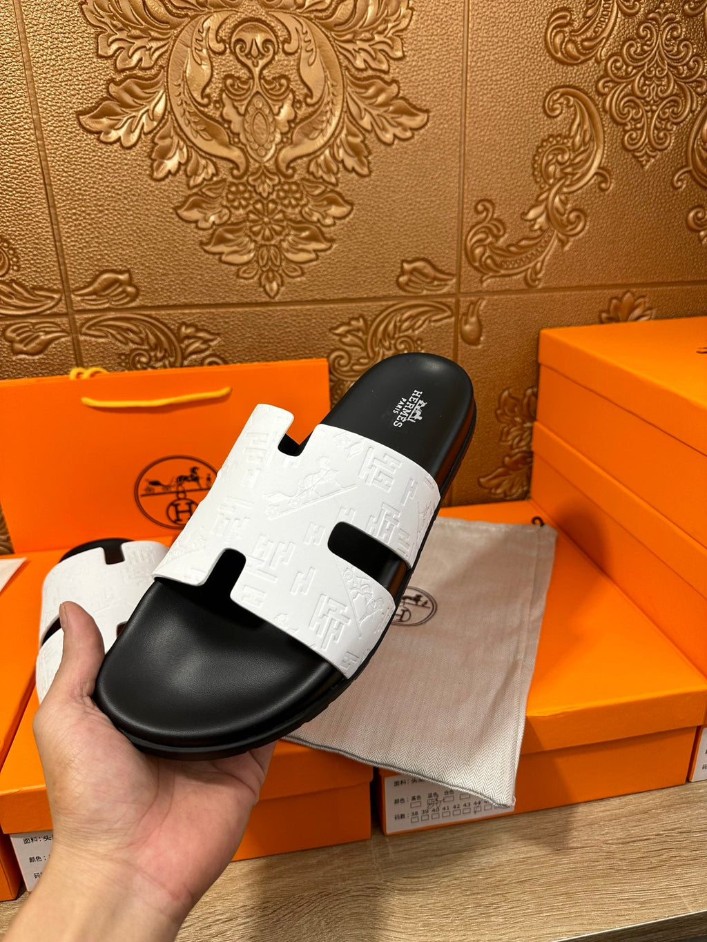 HM IZMIR SLIPPER BLACK AND WHITE CALFSKIN