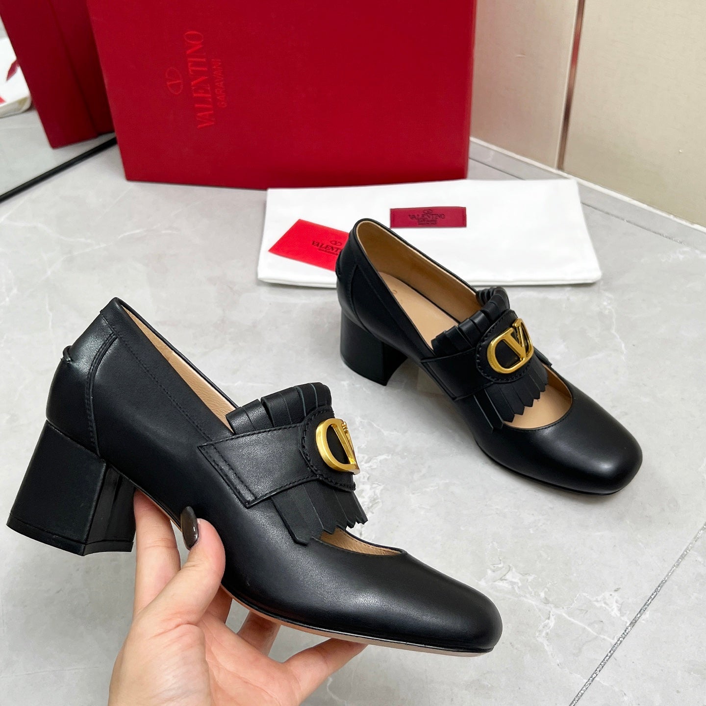 VT 25 Signature Heeled Loafer Black Calf Leather 293943
