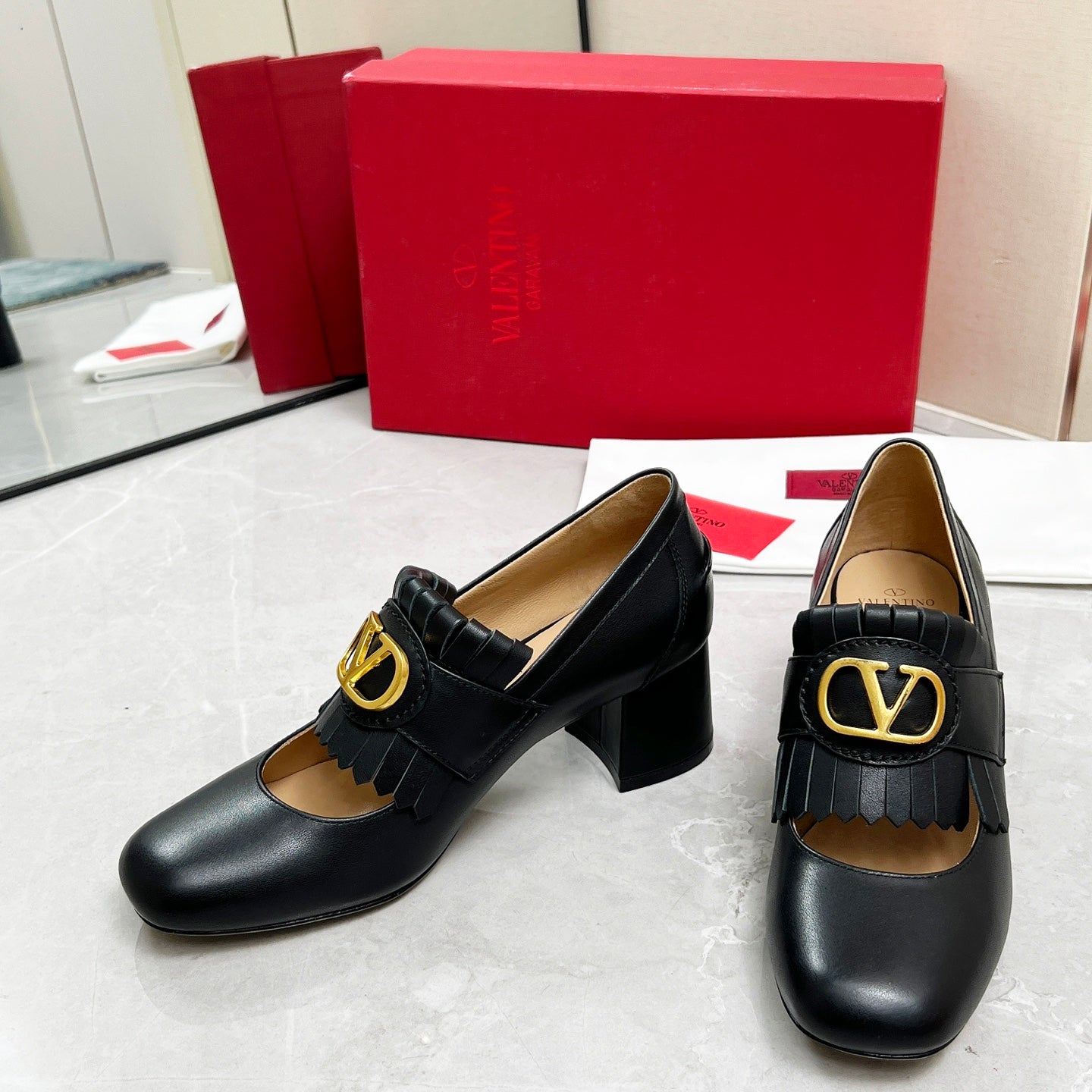 VT 25 Signature Heeled Loafer Black Calf Leather 293943