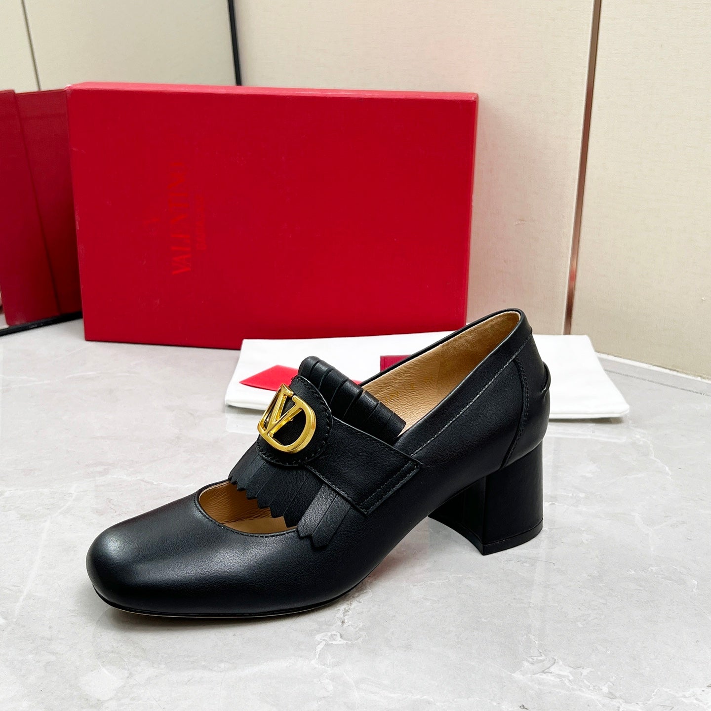 VT 25 Signature Heeled Loafer Black Calf Leather 293943