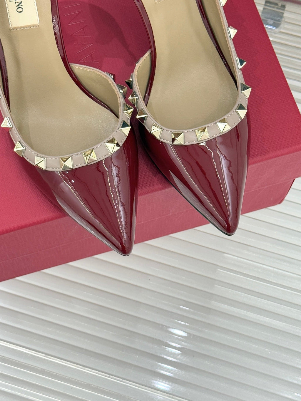Valentino Rockstud Pumps Burgundy Patent Leather 643001