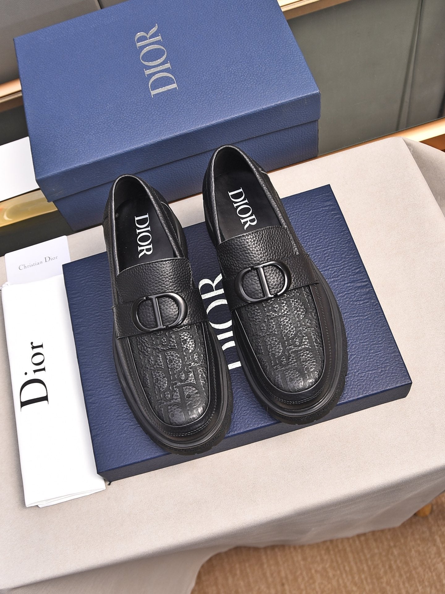 CD SYMBOL EXPLORER LOAFER BLACK GRAINED CALFSKIN