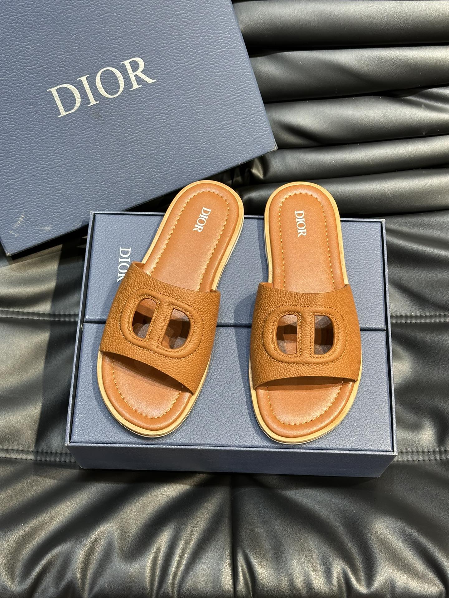 CD D-CLUB SLIDE SLIPPER TIGER GRAINED CALFSKIN