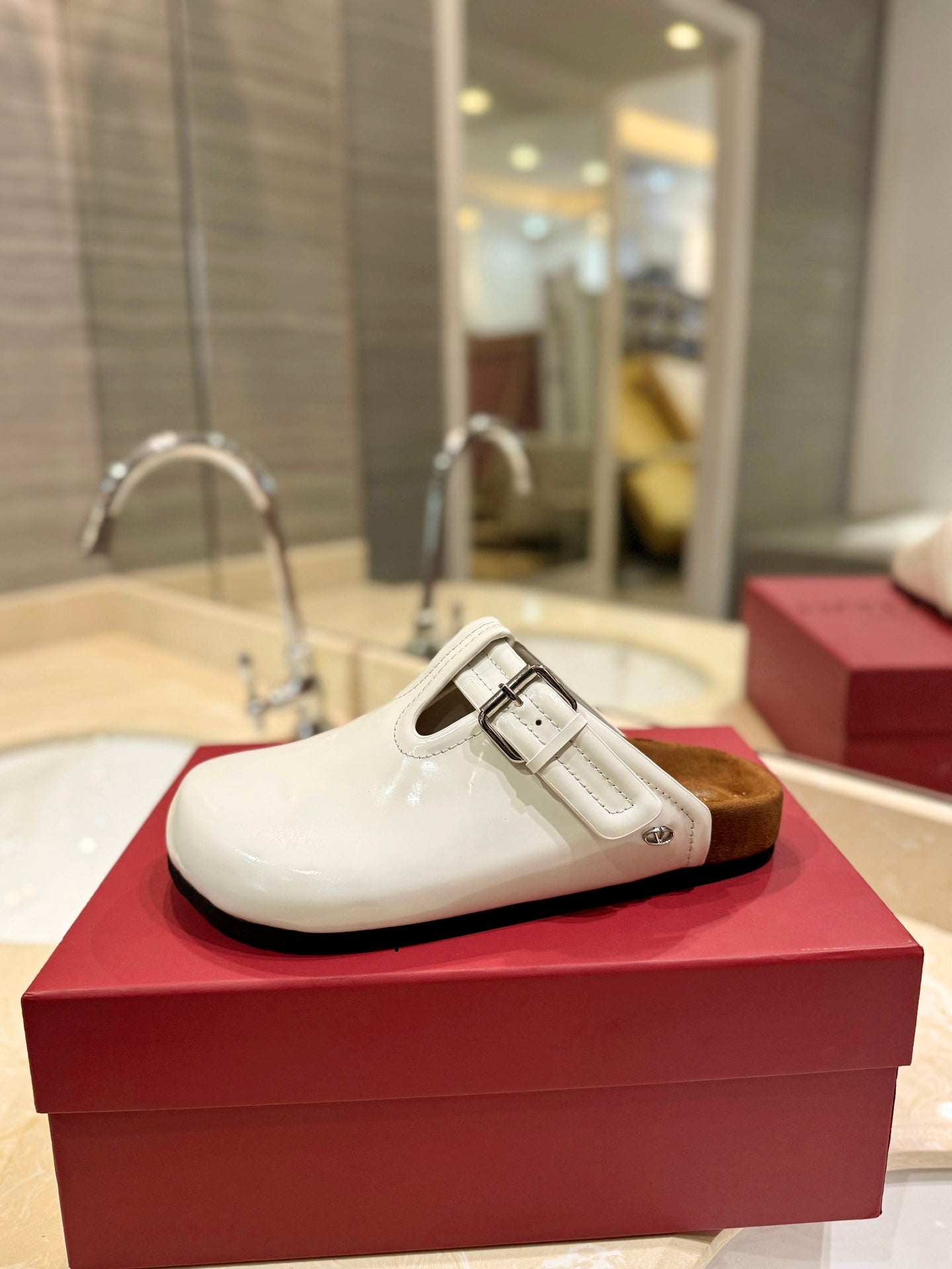VL Fussfriend White Patent Calfskin Leather Sabot