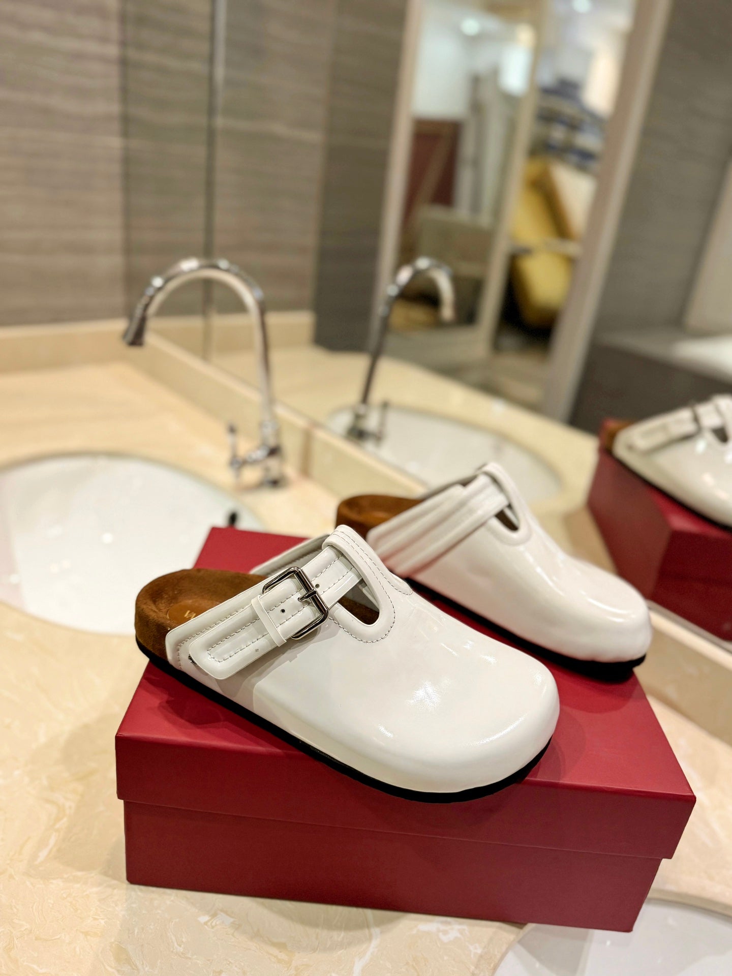 VL Fussfriend White Patent Calfskin Leather Sabot