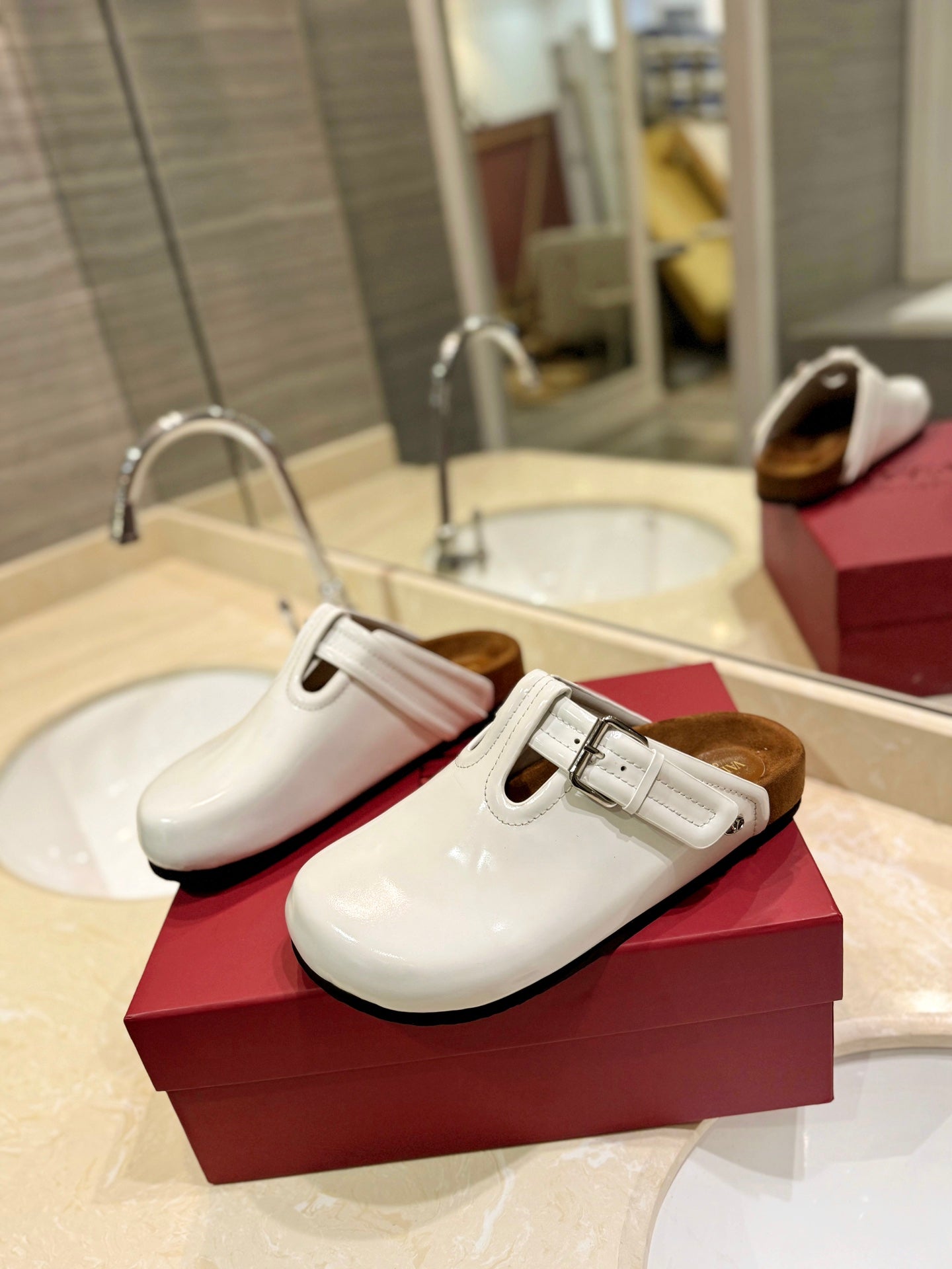 VL Fussfriend White Patent Calfskin Leather Sabot