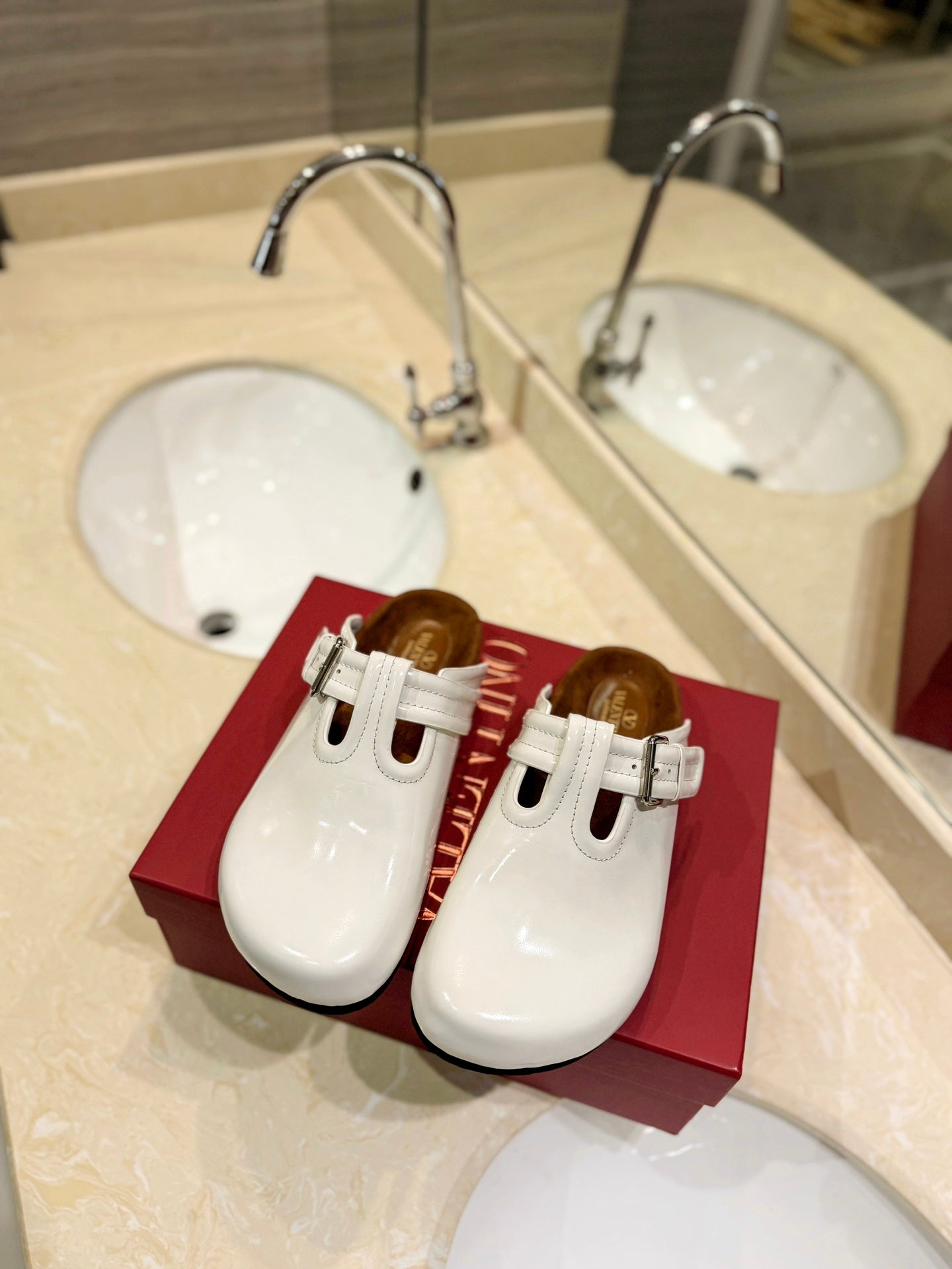 VL Fussfriend White Patent Calfskin Leather Sabot