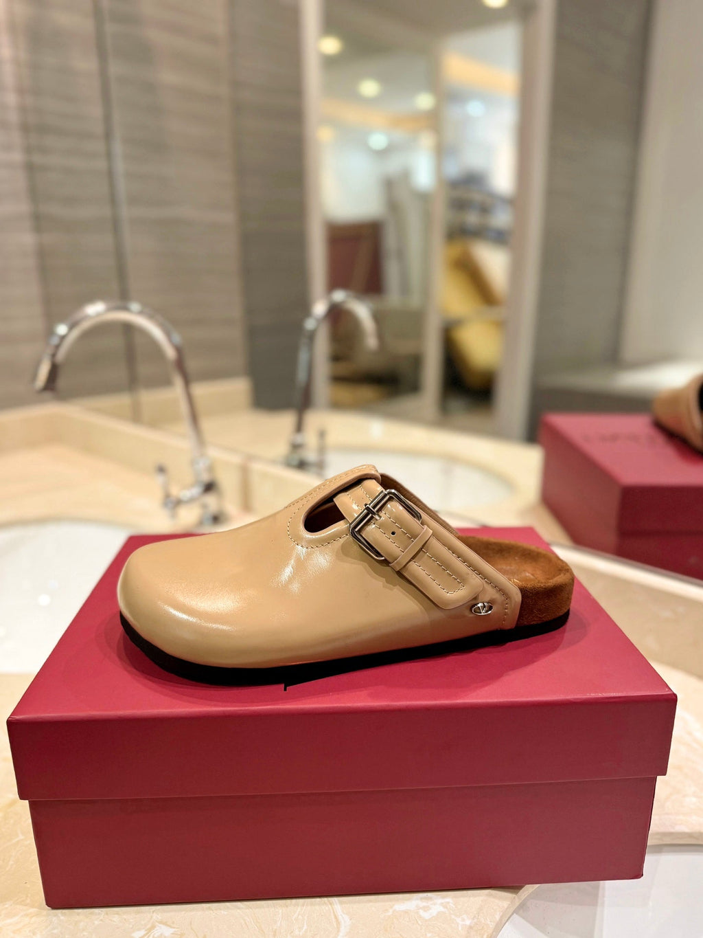 VL Fussfriend Camel Brown Patent Calfskin Leather Sabot
