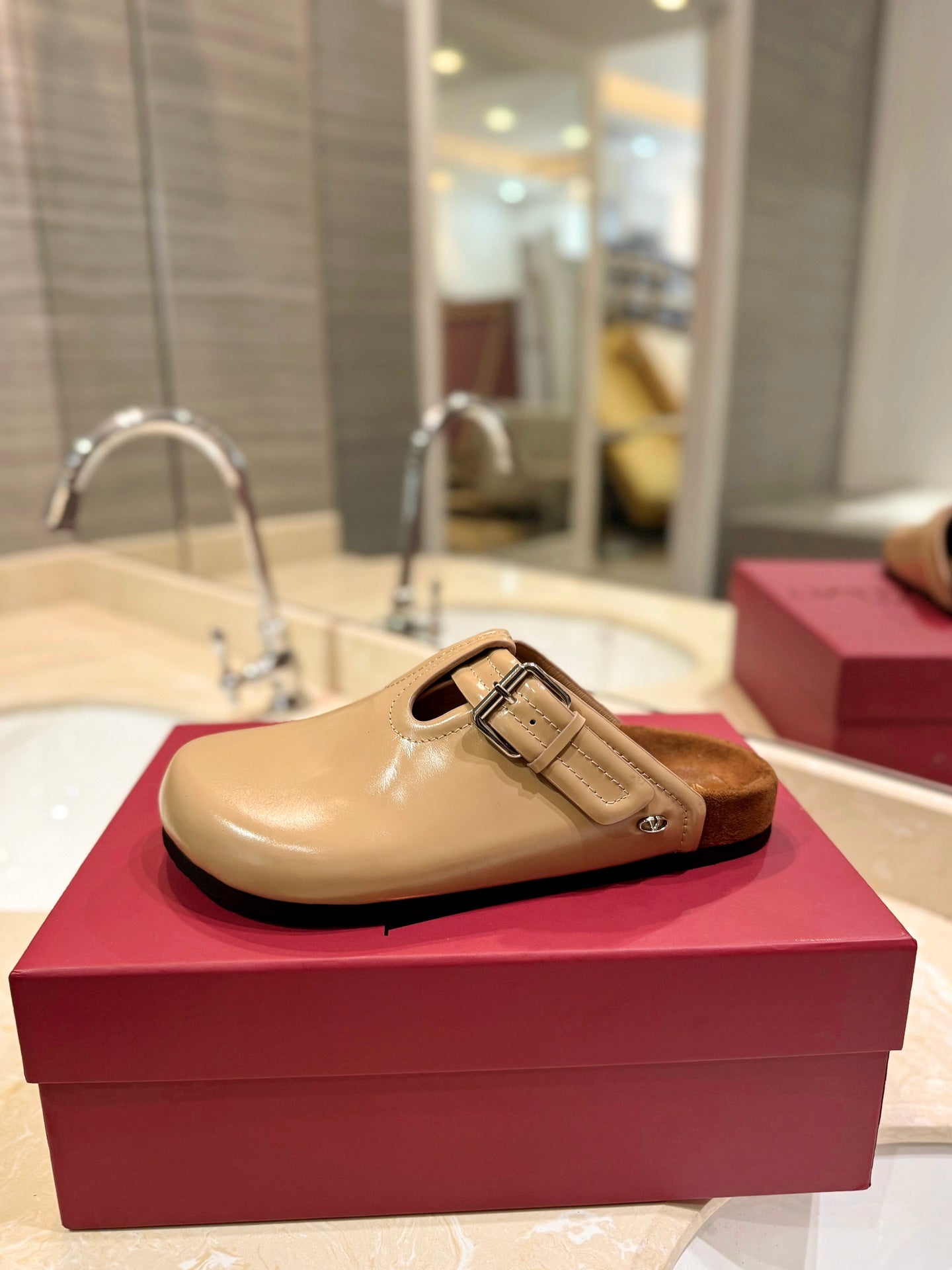 VL Fussfriend Camel Brown Patent Calfskin Leather Sabot