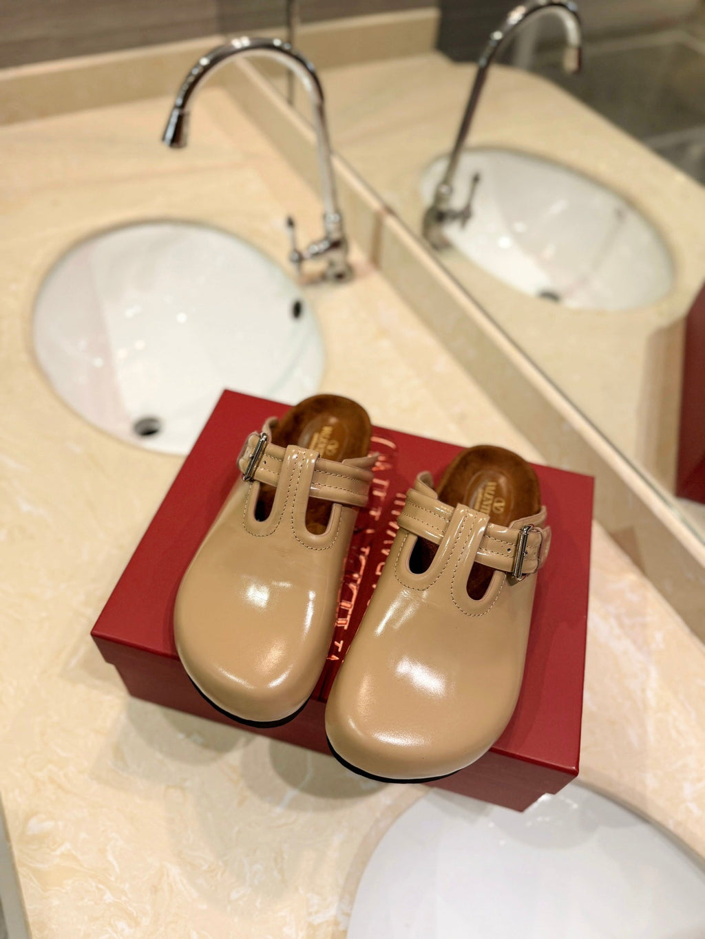 VL Fussfriend Camel Brown Patent Calfskin Leather Sabot