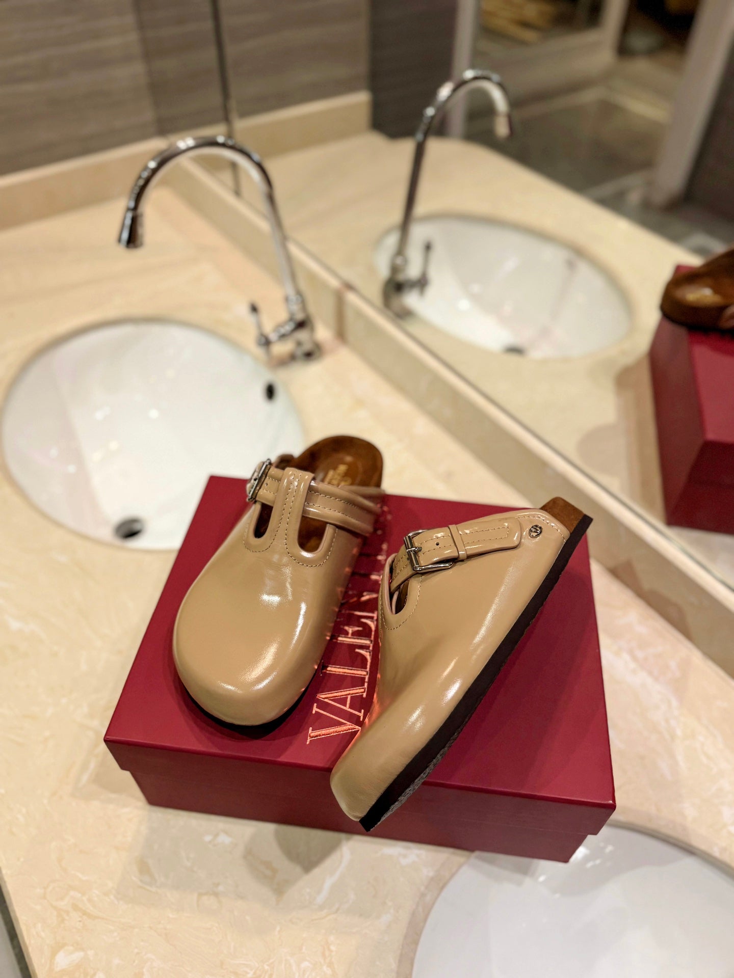 VL Fussfriend Camel Brown Patent Calfskin Leather Sabot