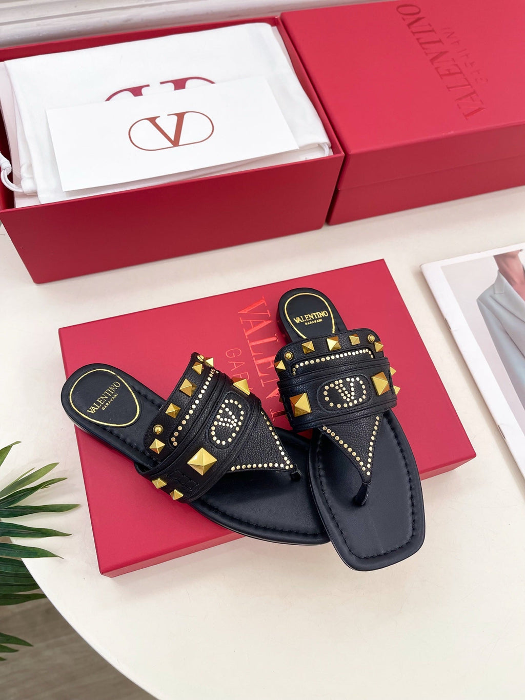 Plaster Caster Buffalo Thong Sandal Black Calfskin And Cowhide 307474Plaster Caster Buffalo Thong Sandal Black Calfskin And Cowhide 307474