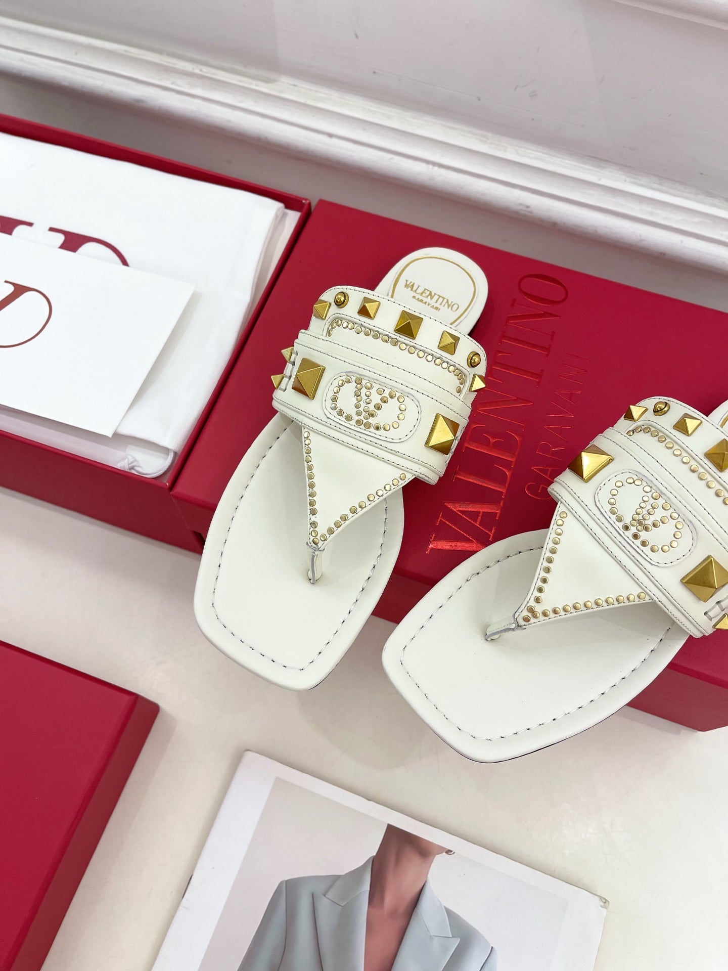Plaster Caster Buffalo Thong Sandal White Calfskin And Cowhide 307475