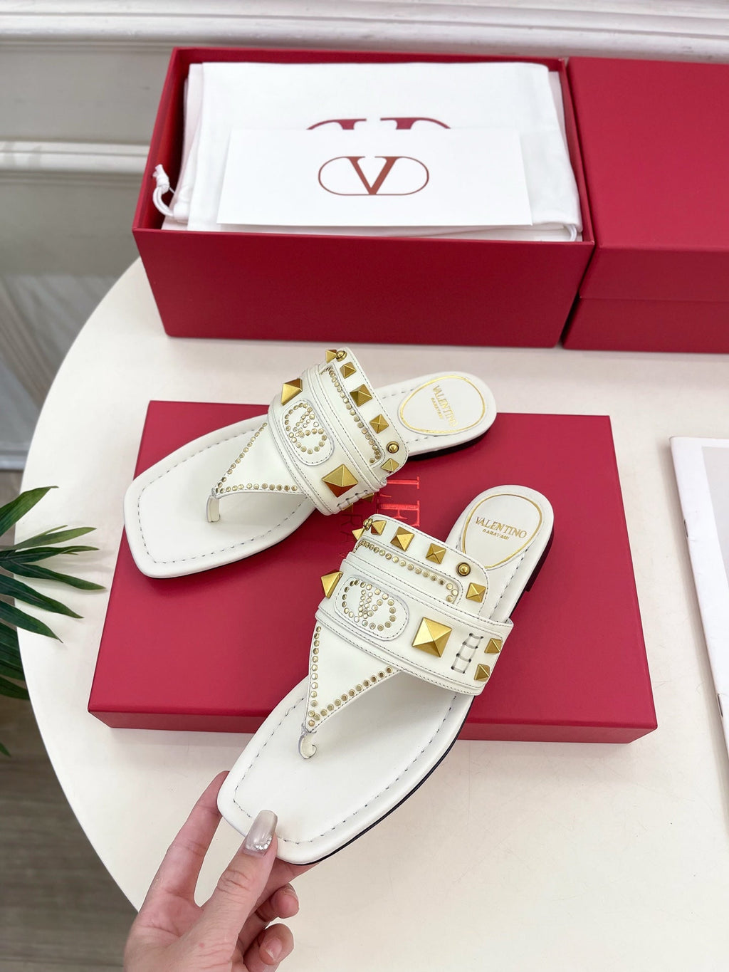 Plaster Caster Buffalo Thong Sandal White Calfskin And Cowhide 307475